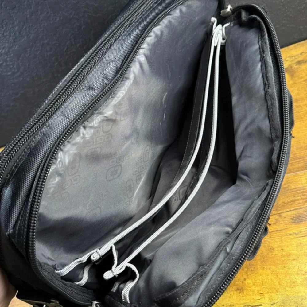 OGIO Classification 03507 Black Nylon Messenger Laptop Bag Mens Womens‎ OS